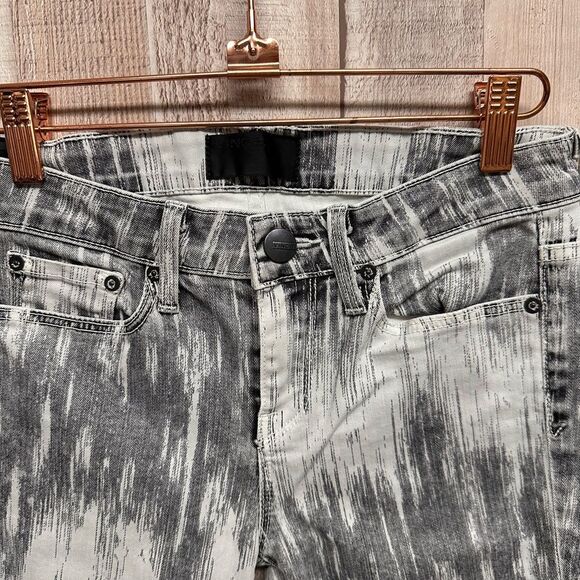 VINCE Dylan Coated beat down brushstroke print gray and white skinny jeans. - Picture 5 of 13